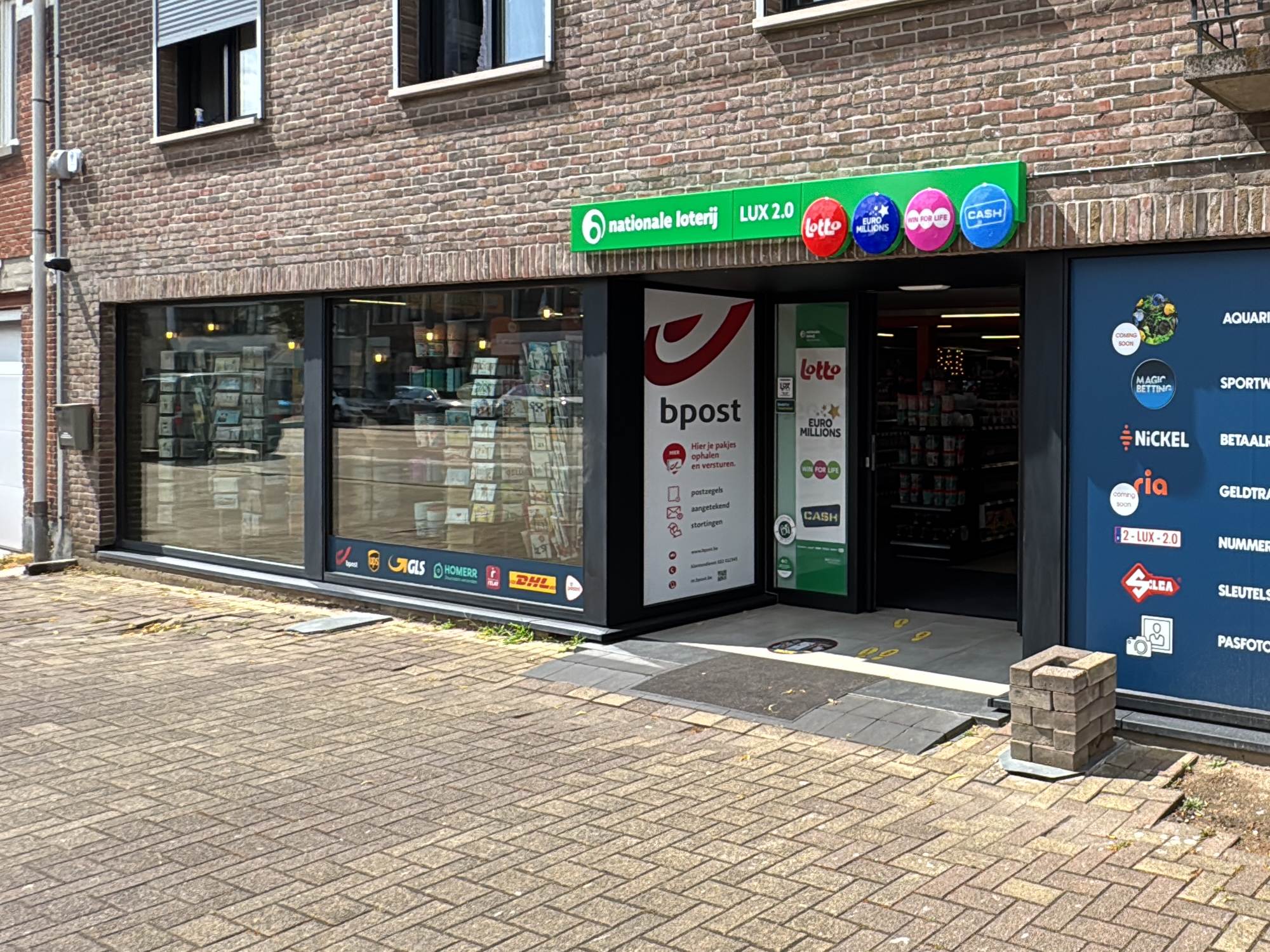 De gevel en ingang van LUX 2.0 aan de Kazernelaan 11 in Helchteren