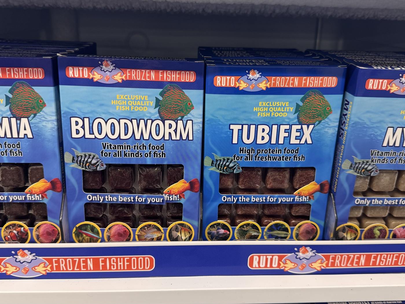 Ruto diepvriesvoer in de diepvries van LUX AQUA: artemia, bloodworm, tubifex en mysis