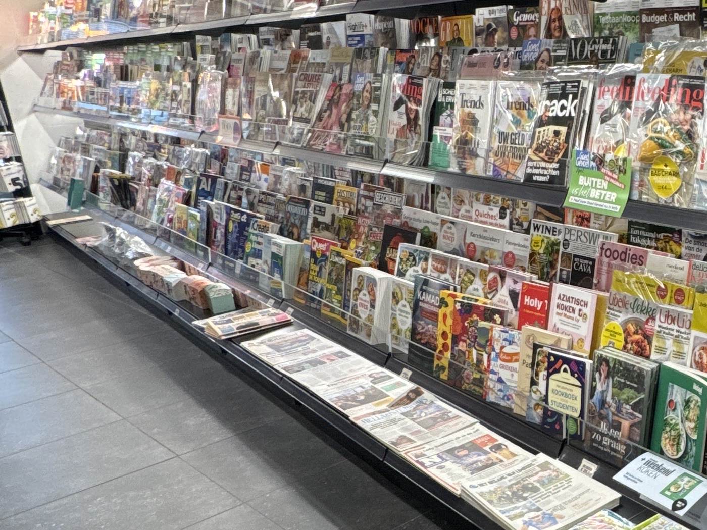 Tijdschriften en boeken in de rekken bij LUX 2.0